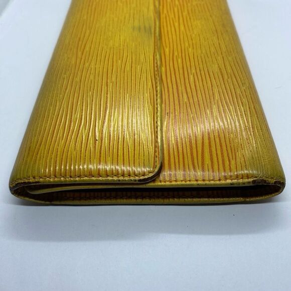 Authentic Vintage 1995 Louis Vuitton Yellow Epi Leather Long Wallet - Picture 3 of 11